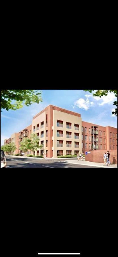 Spacious 2 Bed Ground Floor Apartment, Free Parking, Close To Historic Dockyard & Gunwharf Quays بورتسماوث المظهر الخارجي الصورة